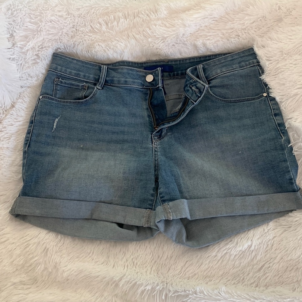 APT 9 Shorts